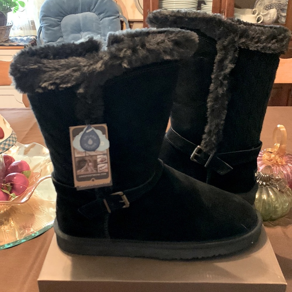 Lamo Black Suede Winter Boots.  New never worn